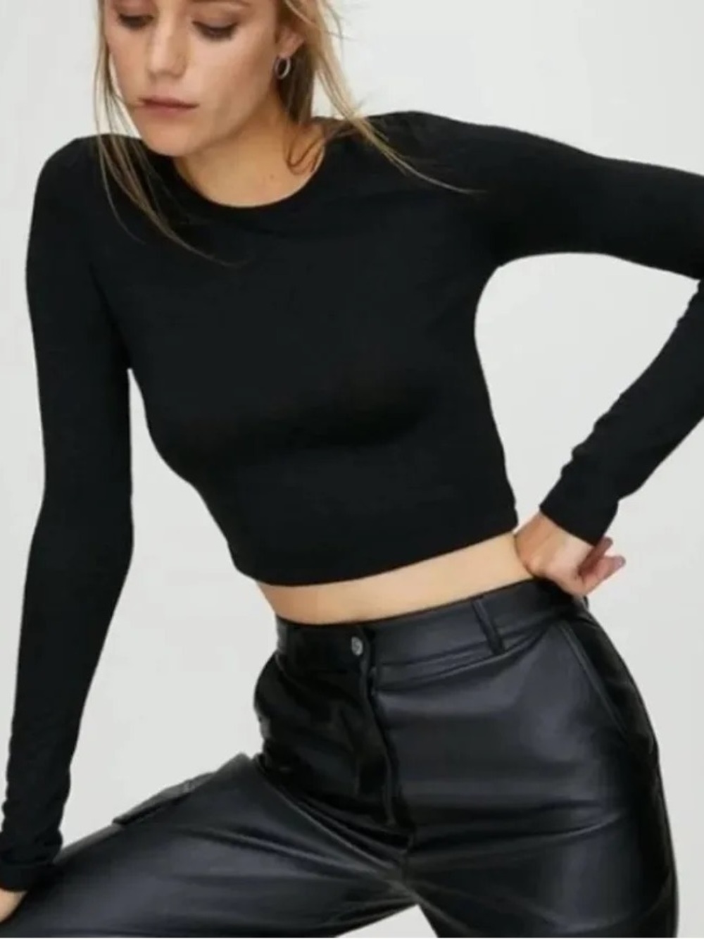 Aritzia Wilfred Free Georgia Long Sleeve Crop Top